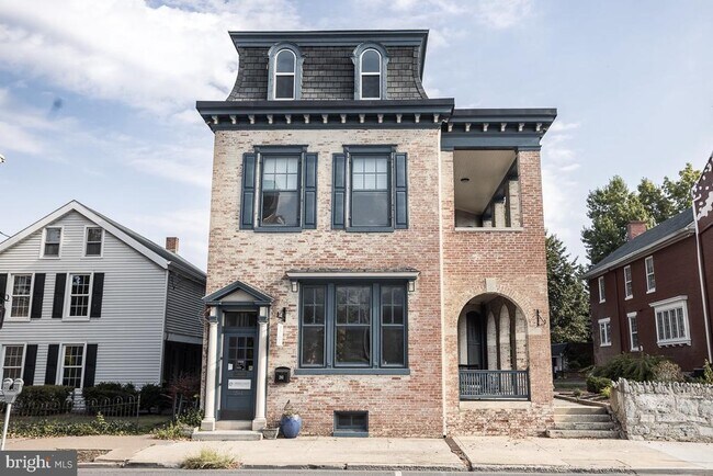 Building Photo - 261 Lincoln Way E