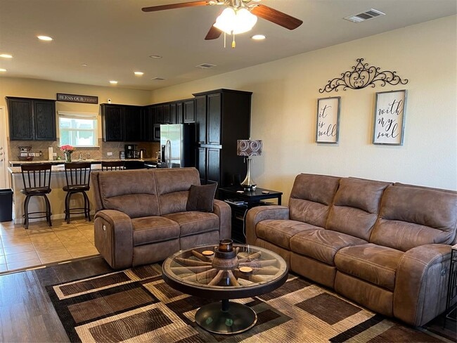 Building Photo - 1010 Lost Pines Ln