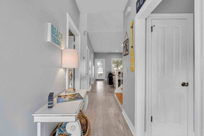 Building Photo - 61 Sunfish St