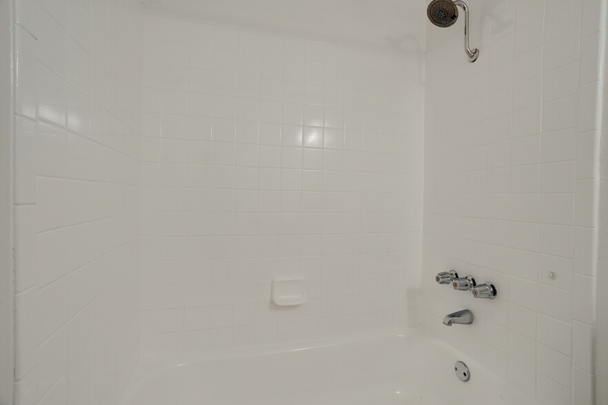 Building Photo - 4727 W 147th St