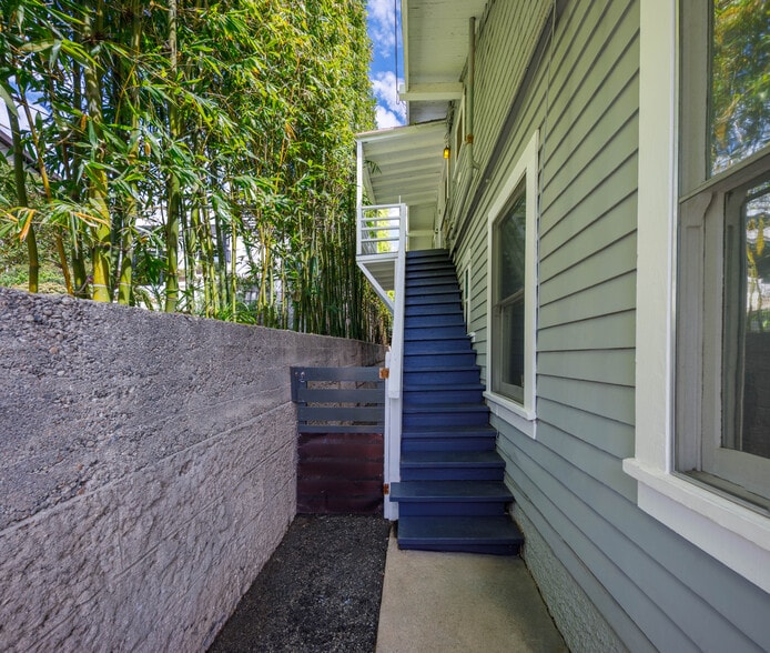 Entrance - 1100 Coronado Ter