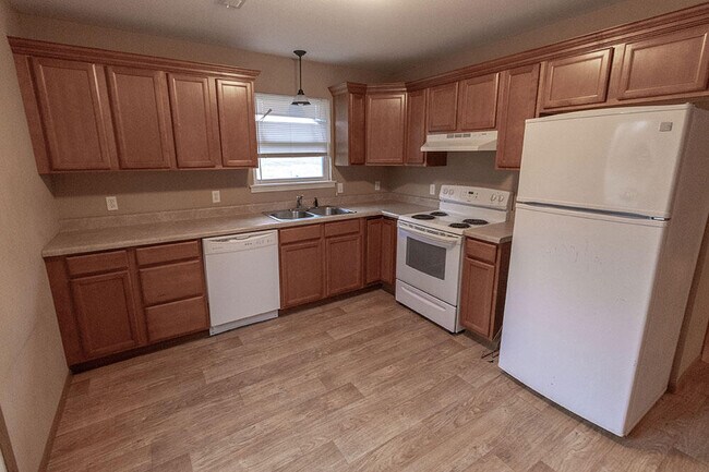 Building Photo - 1546 Florence Dr