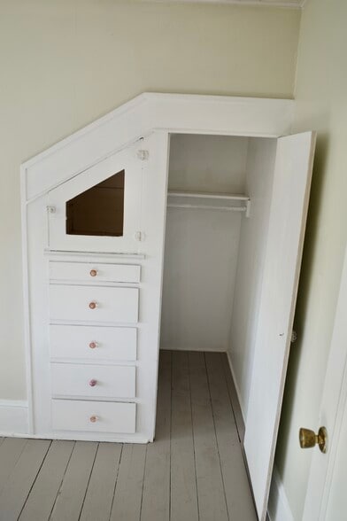 Bedroom #4 Closet - 8607 SE Morrison St