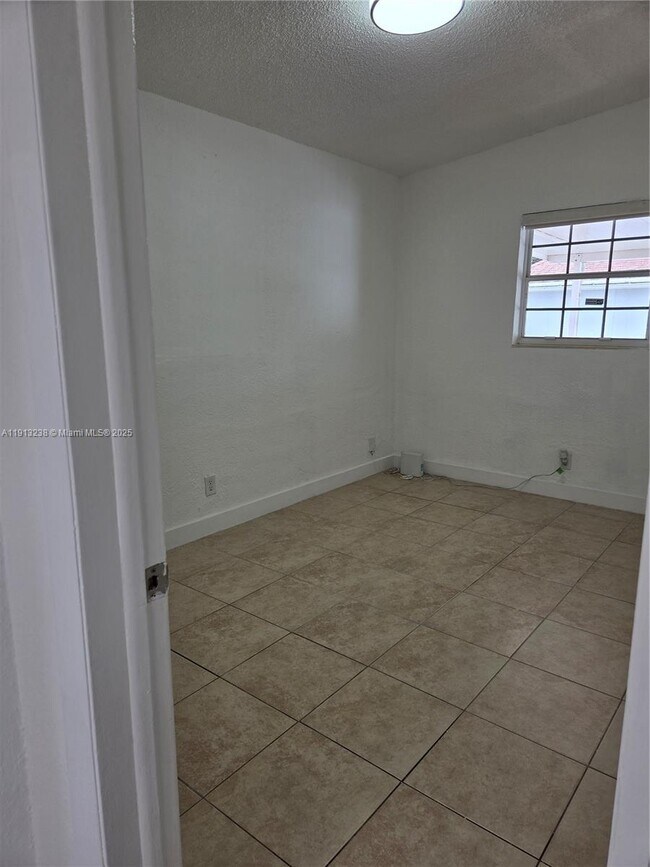 Building Photo - 340 SW 78th Ave