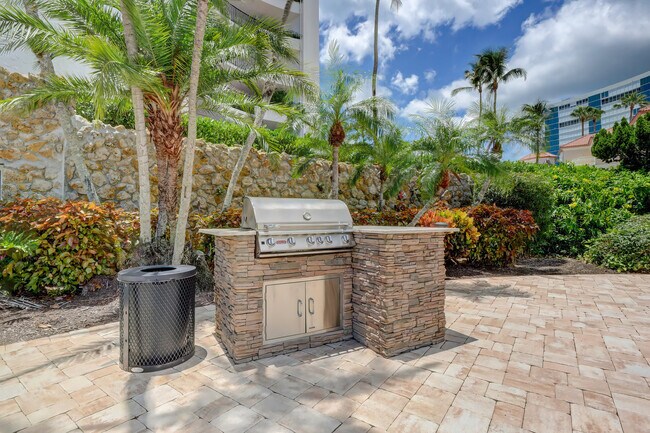 Building Photo - 3951 Gulf Shore Blvd N