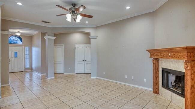 Building Photo - 2542 Windrose Dr