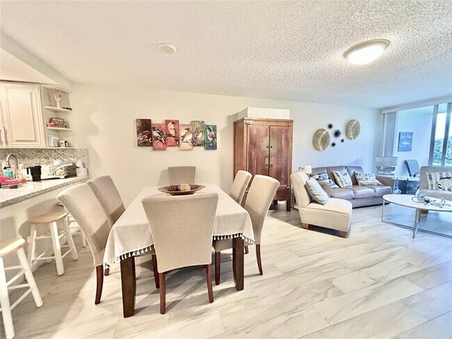 Building Photo - 3800 Oaks Clubhouse Dr