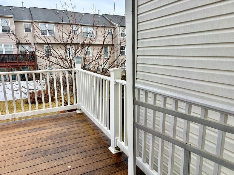 Building Photo - 927 Tipton Rd