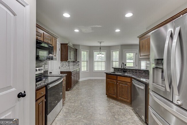 Building Photo - 323 Deer Run Dr