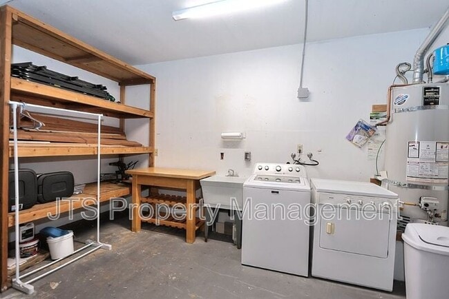 Building Photo - 6913 Navarro Ct