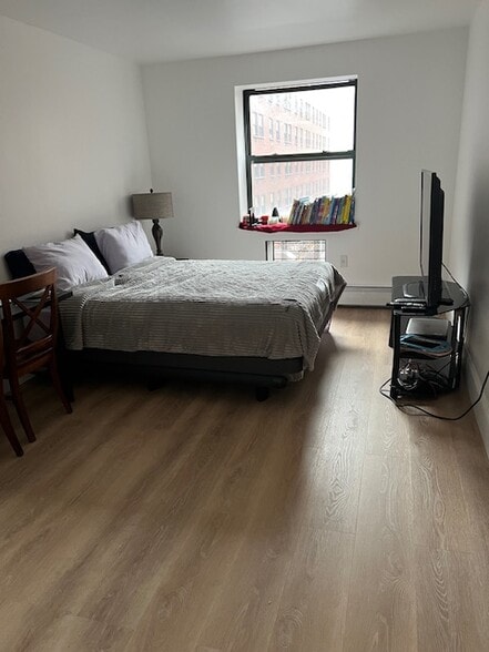 Primary Photo - 130 Lenox Ave