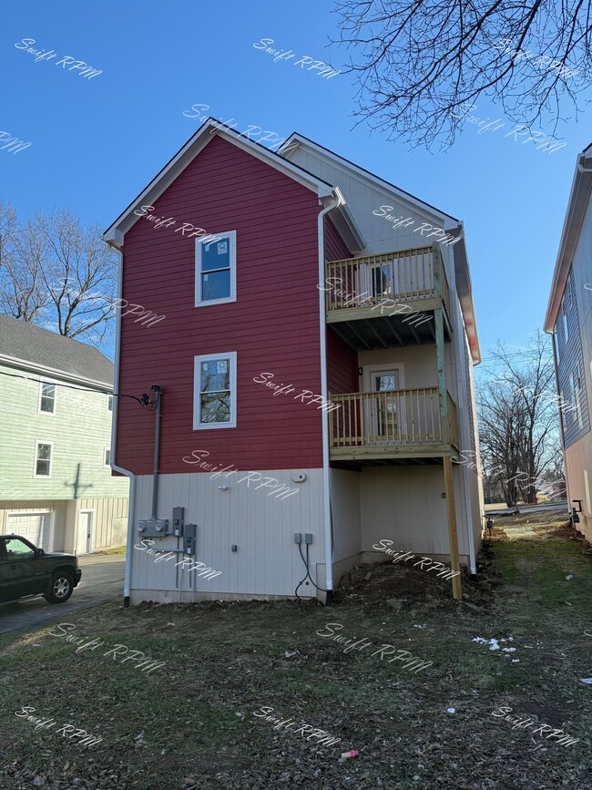 Building Photo - 1034 Oakland Ave