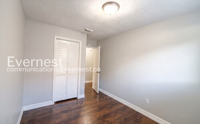Building Photo - 1379 Dell Dale St