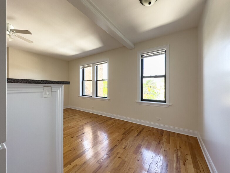 Building Photo - 385 Park Ave