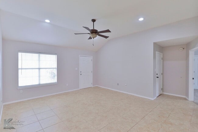 Building Photo - Great 3 bedroom 2 bath home in Wylie district.