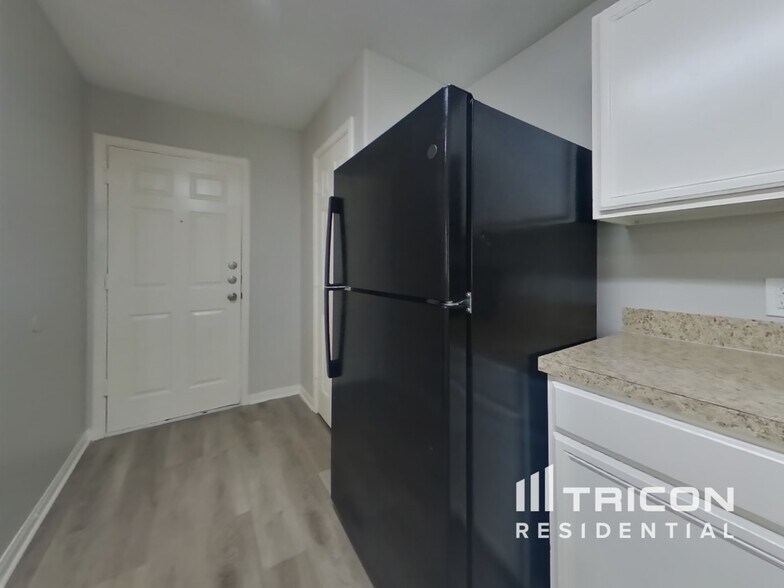 Building Photo - 21439 Jamals Way