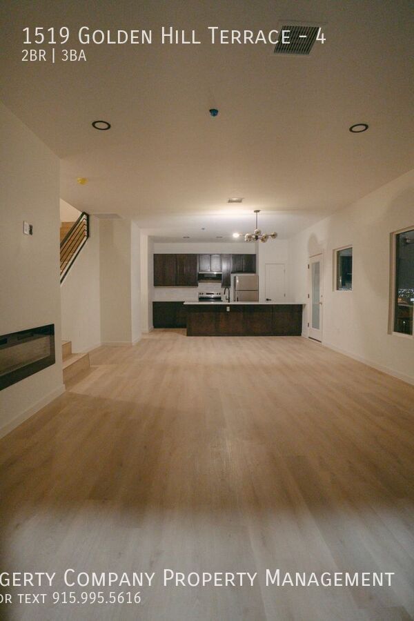 Building Photo - 1519 Golden Hill Terrace