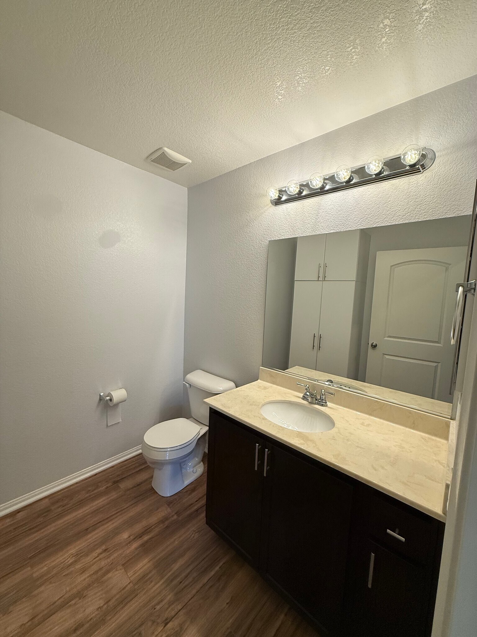 Building Photo - 1460 Mockingbird Ct
