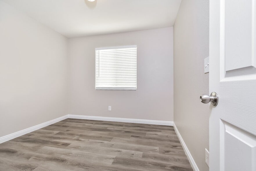 Building Photo - 3921 Marble Mountain St