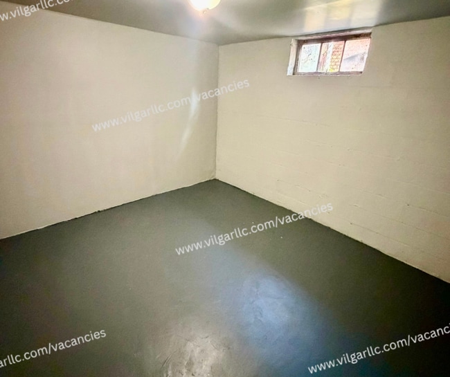 Building Photo - Newly Renovated 3- Bedrooms,  1-Bathroom Home