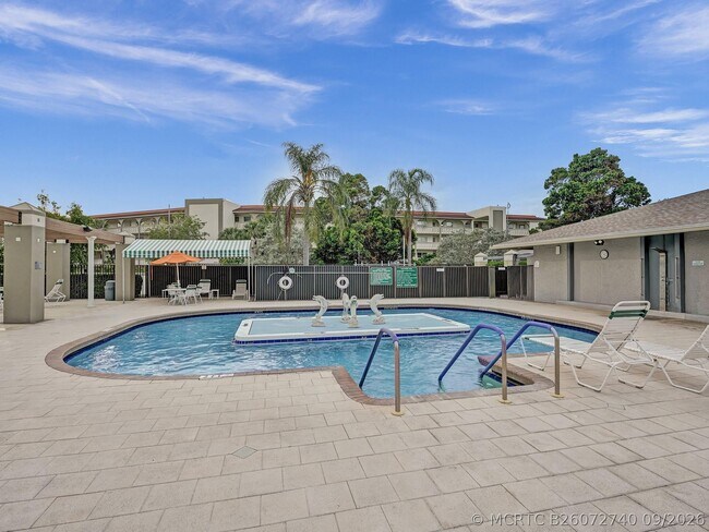 Building Photo - 1104 Bahama Bend