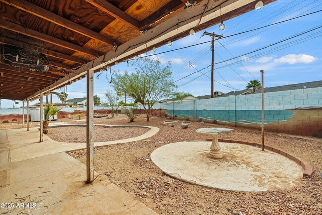 Building Photo - 13 E Desert Dr