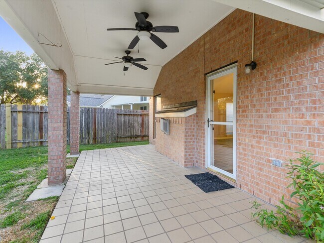 Building Photo - 23719 Allingham Ln