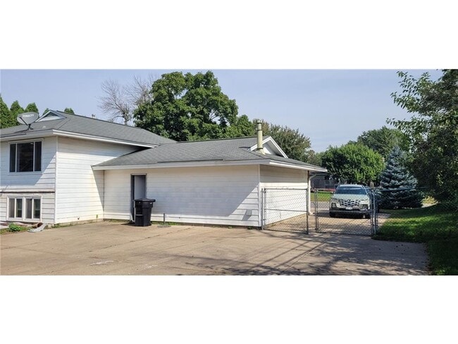 Building Photo - 8496 Harkness Rd