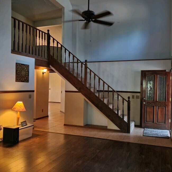 Building Photo - Beautiful home on Skyline Drive