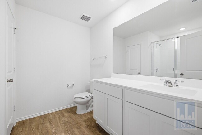 Building Photo - 306 Constanza Trl