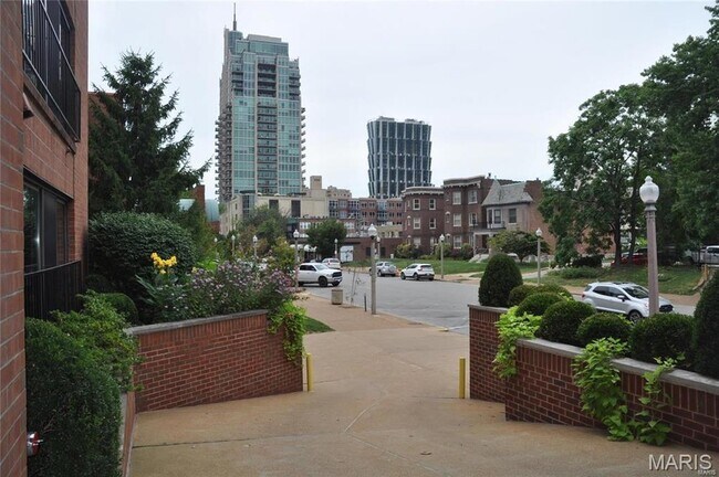 Building Photo - 4540 Laclede Ave
