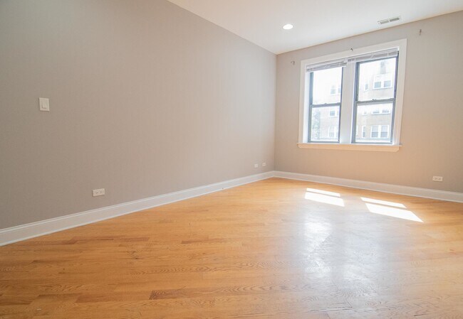 Building Photo - 2036 W Arthur Ave