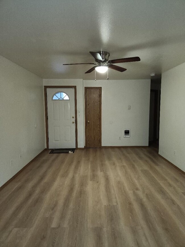 Building Photo - 3 Bdrm/2 Bath Single Level