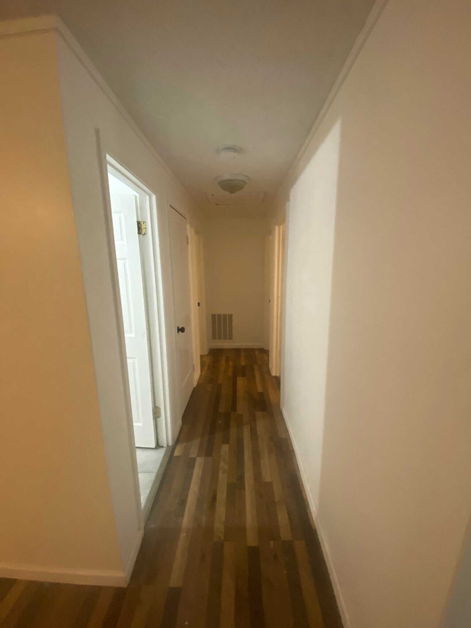 Building Photo - 806 Armory Dr