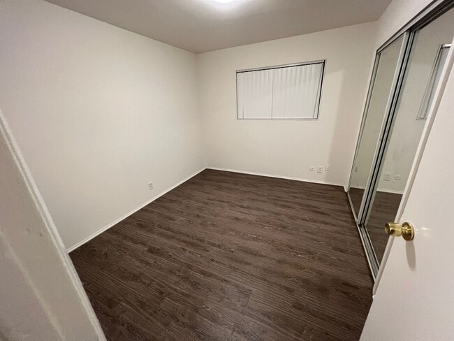 Building Photo - 5166