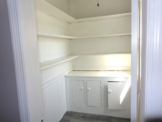 Building Photo - 411 Mt Auburn St