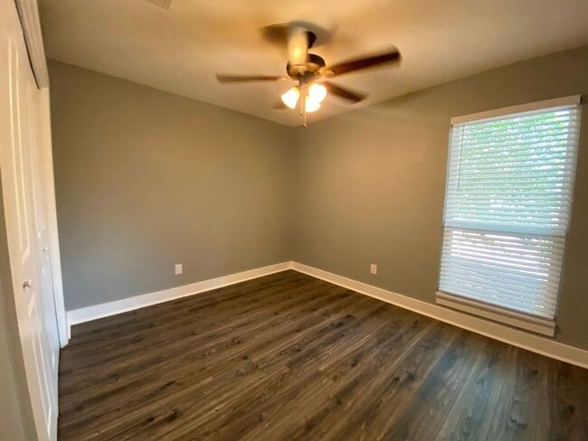 Building Photo - 3411 Lynridge Dr