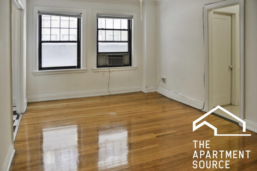 Building Photo - 540 W Briar Pl