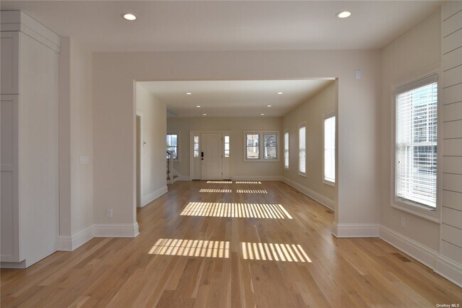 Building Photo - 1 Madison Pl