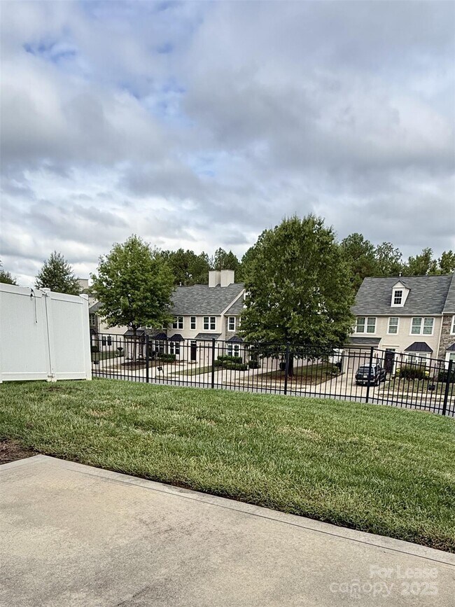 Building Photo - 9516 Birkwood Ct