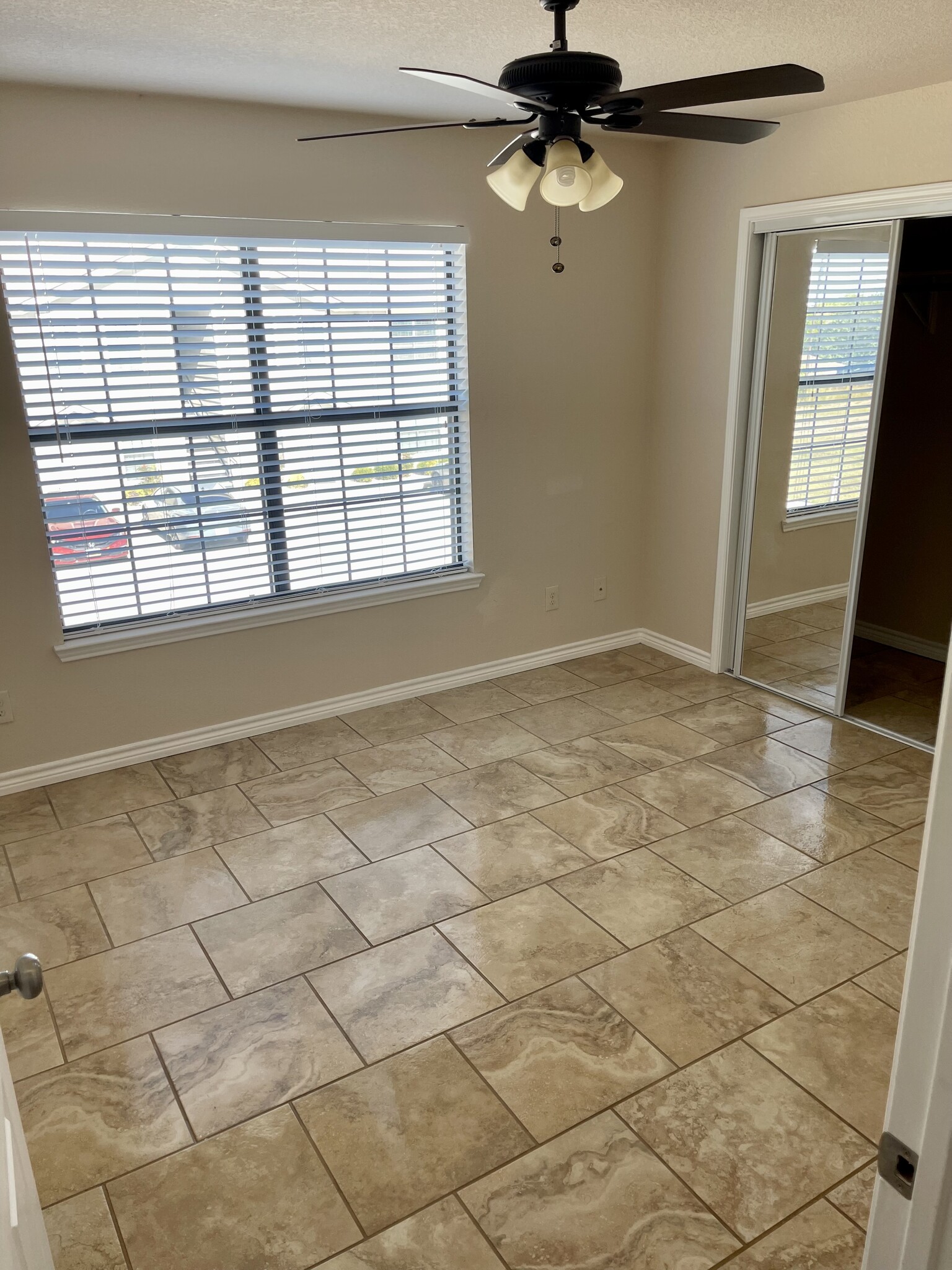 Room 1 - 1305 Kings Way