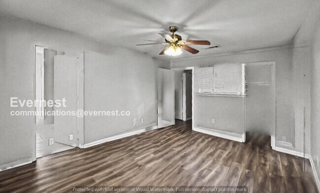 Building Photo - 4 Bed/2.5 Bath Home with Detached Garage / Pet-Friendly / Available  Now!