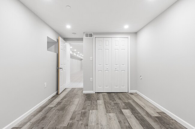 Building Photo - 5706 Chestnut St