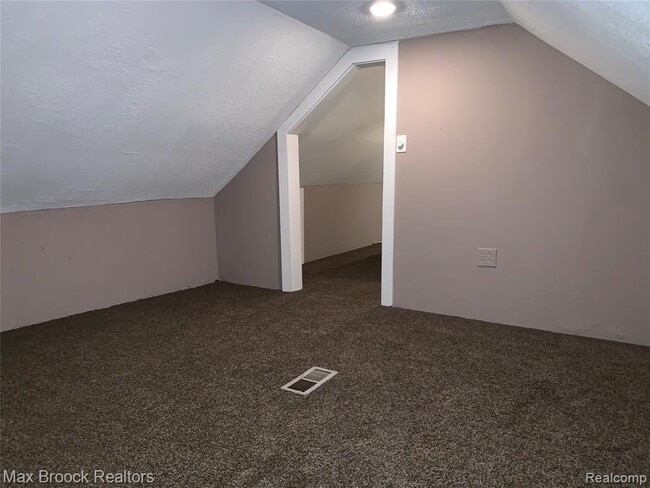 Building Photo - 510 Stratford Rd