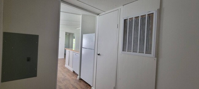 Building Photo - Ready to Move in