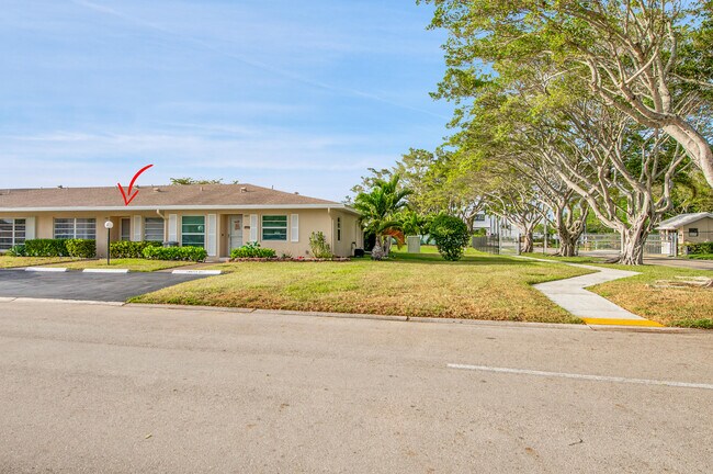 Building Photo - 8799 Bella Vista Dr