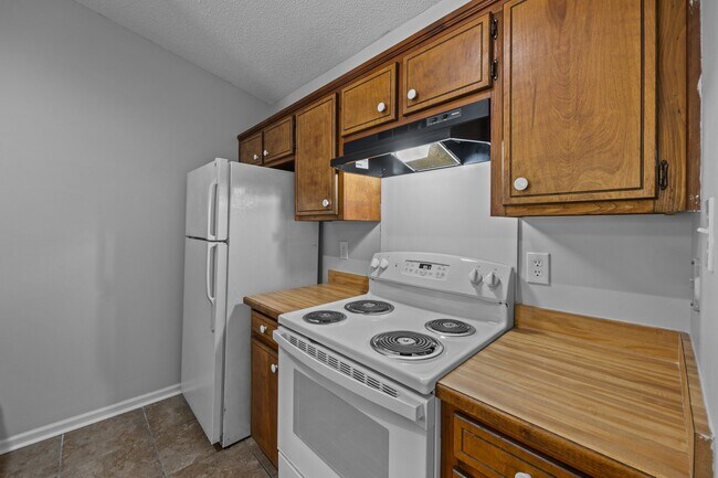 Building Photo - 1501 Fairfax Ln