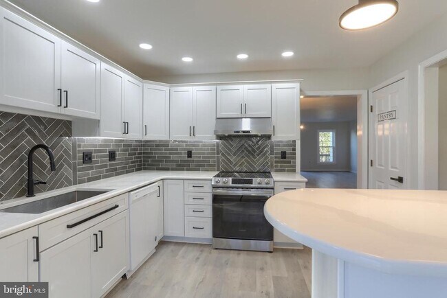 Building Photo - 2065 Raleigh Rd