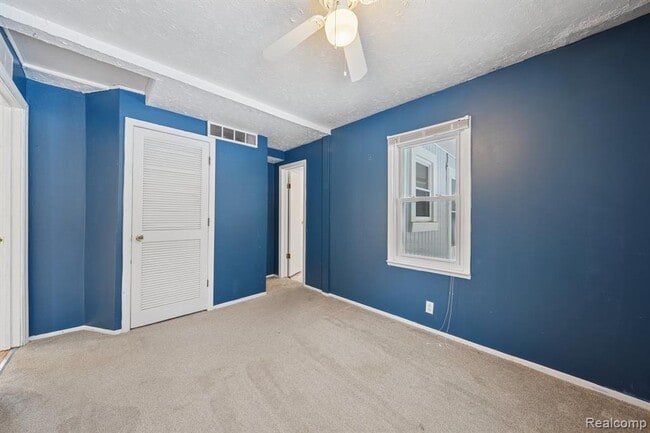 Building Photo - 2266 Newberry Rd