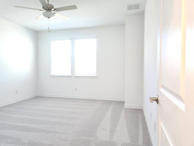 Building Photo - 202 Doodle Ln